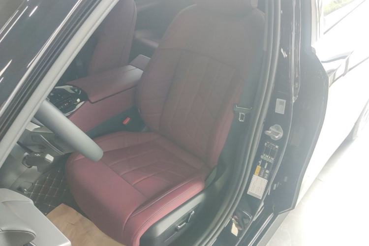 Used BMW i5 2025 eDrive 35L M Sport Package Left Front Seat