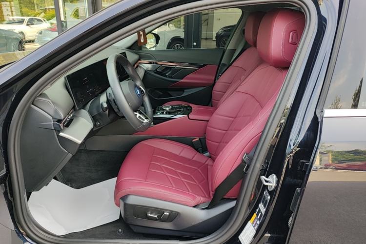 Used BMW i5 2025 eDrive 35L M Sport Package Left Front Seat