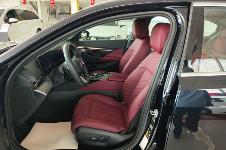 Used BMW i5 2025 eDrive 35L M Sport Package Left Front Seat