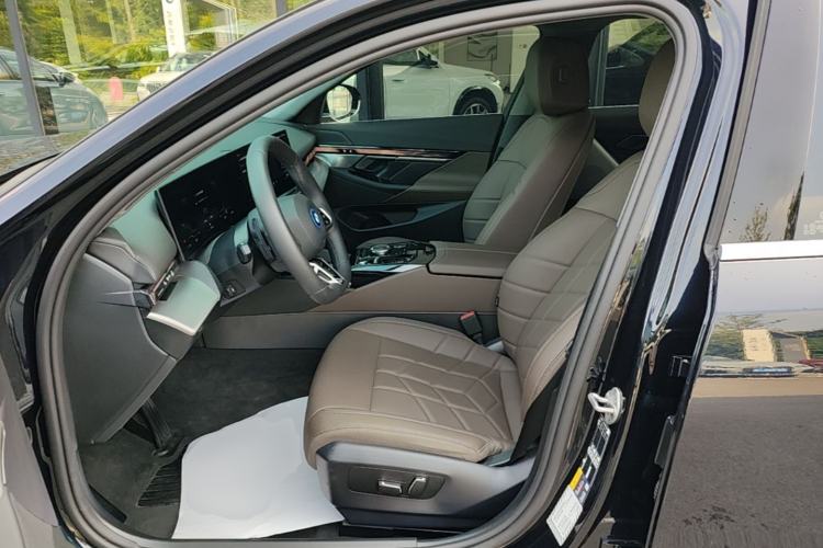 Used BMW i5 2025 eDrive 35L M Sport Package Left Front Seat