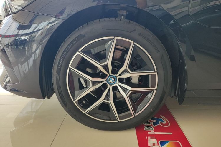 Used BMW i5 2025 eDrive 35L M Sport Package Left Front Wheel Hub