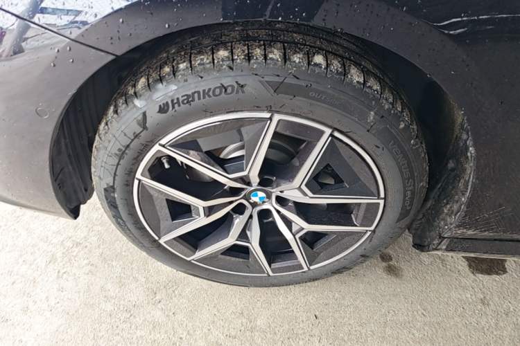 Used BMW i5 2025 eDrive 35L M Sport Package Left Front Wheel Hub