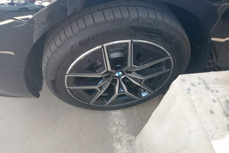 Used BMW i5 2025 eDrive 40L M Sport Package Left Front Wheel Hub