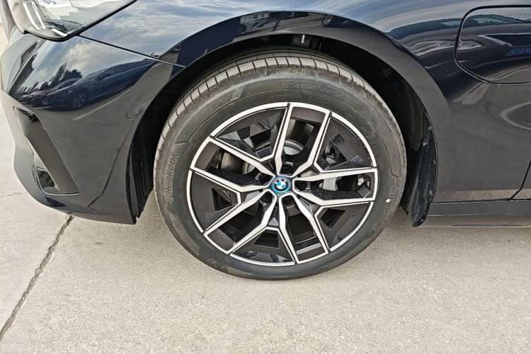 Used BMW i5 2025 eDrive 35L M Sport Package Left Front Wheel Hub