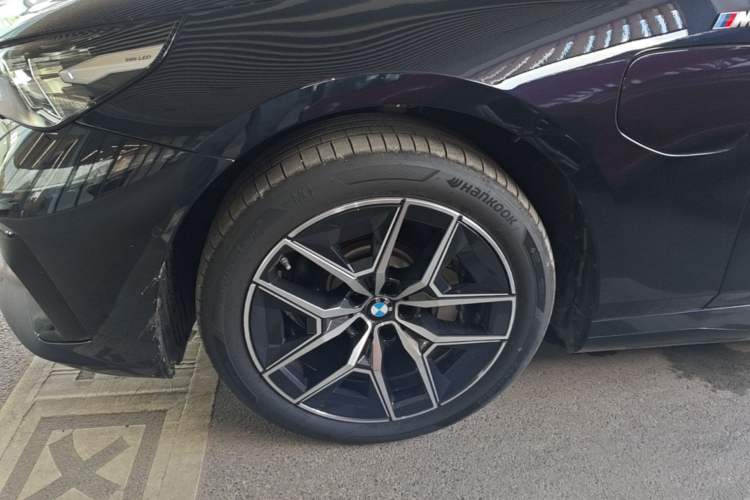 Used BMW i5 2025 eDrive 35L M Sport Package Left Front Wheel Hub