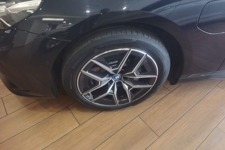 Used BMW i5 2025 eDrive 40L M Sport Package Left Front Wheel Hub