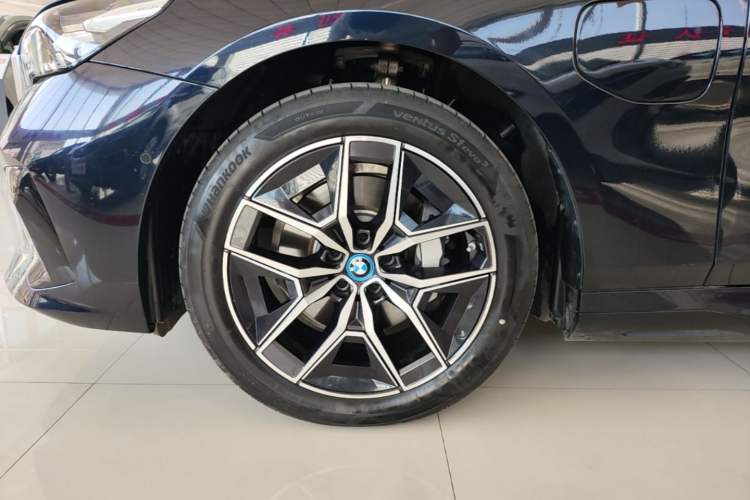 Used BMW i5 2025 eDrive 35L M Sport Package Left Front Wheel Hub