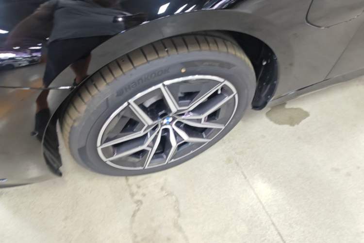 Used BMW i5 2025 eDrive 40L M Sport Package Left Front Wheel Hub