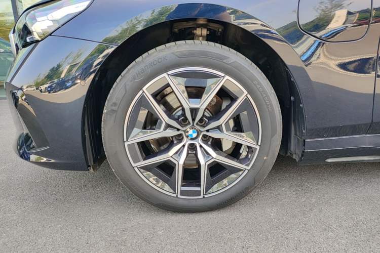 Used BMW i5 2025 eDrive 35L M Sport Package Left Front Wheel Hub