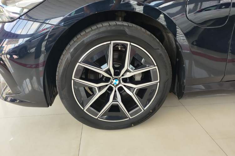 Used BMW i5 2025 eDrive 35L M Sport Package Left Front Wheel Hub
