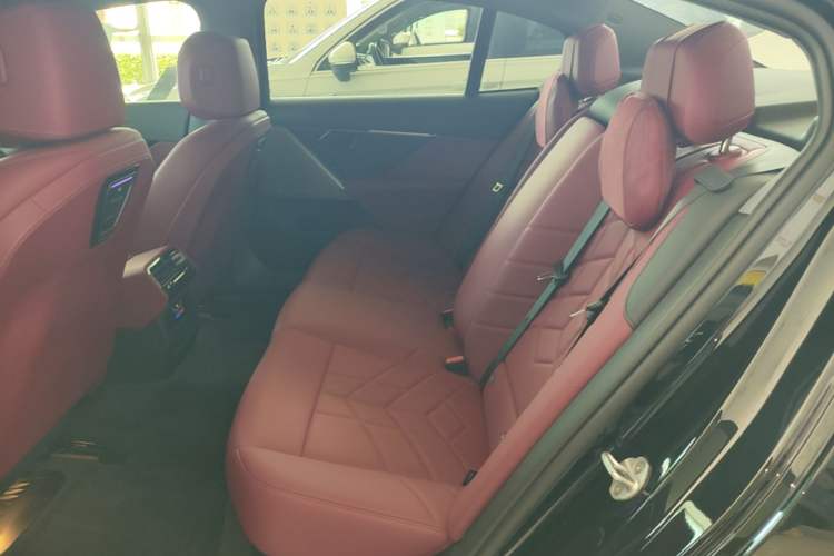 Used BMW i5 2025 eDrive 35L M Sport Package Left Rear Seat