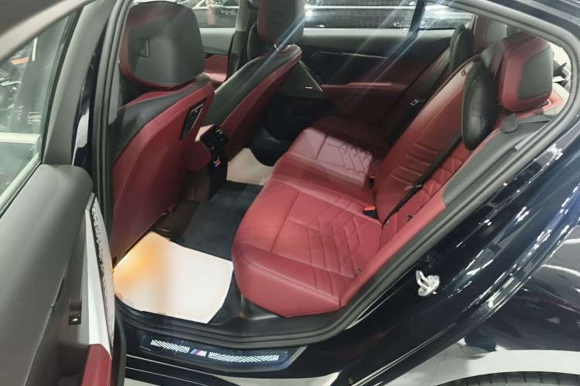 Used BMW i5 2025 eDrive 40L M Sport Package Left Rear Seat