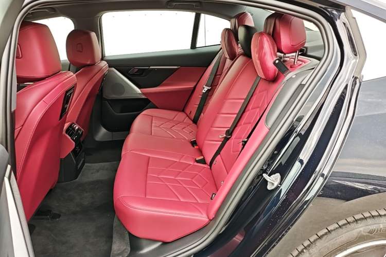 Used BMW i5 2025 eDrive 35L M Sport Package Left Rear Seat
