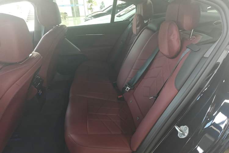 Used BMW i5 2025 eDrive 35L M Sport Package Left Rear Seat