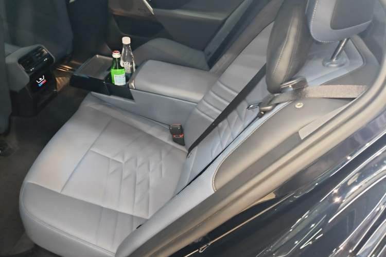 Used BMW i5 2025 eDrive 40L M Sport Package Left Rear Seat