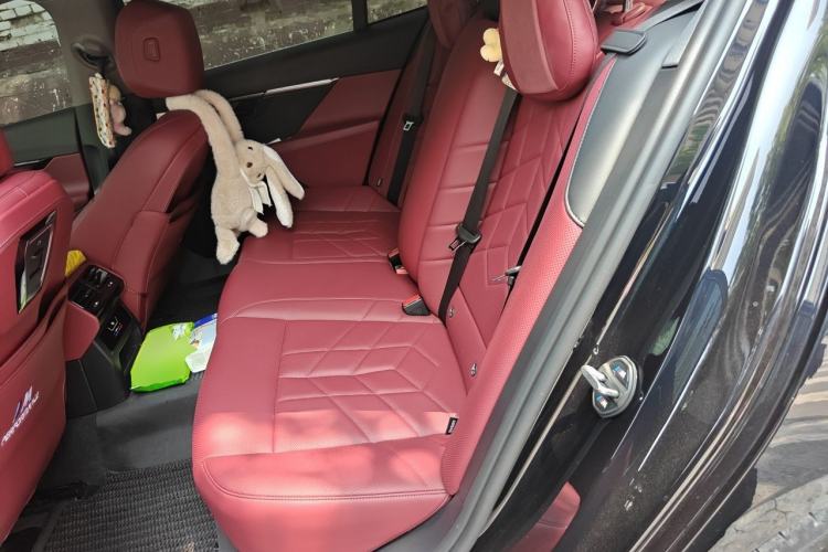 Used BMW i5 2025 eDrive 35L M Sport Package Left Rear Seat