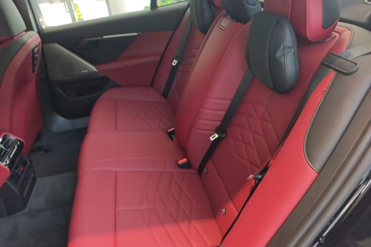 Used BMW i5 2025 eDrive 40L M Sport Package Left Rear Seat