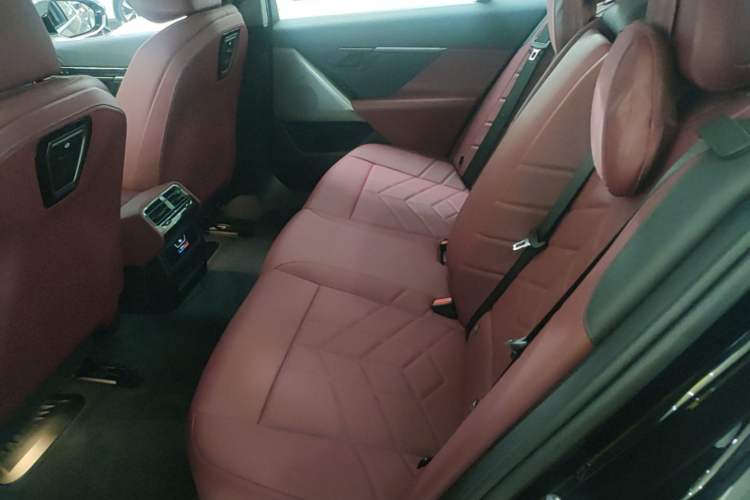 Used BMW i5 2025 eDrive 35L M Sport Package Left Rear Seat