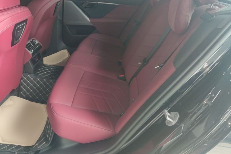 Used BMW i5 2025 eDrive 35L M Sport Package Left Rear Seat