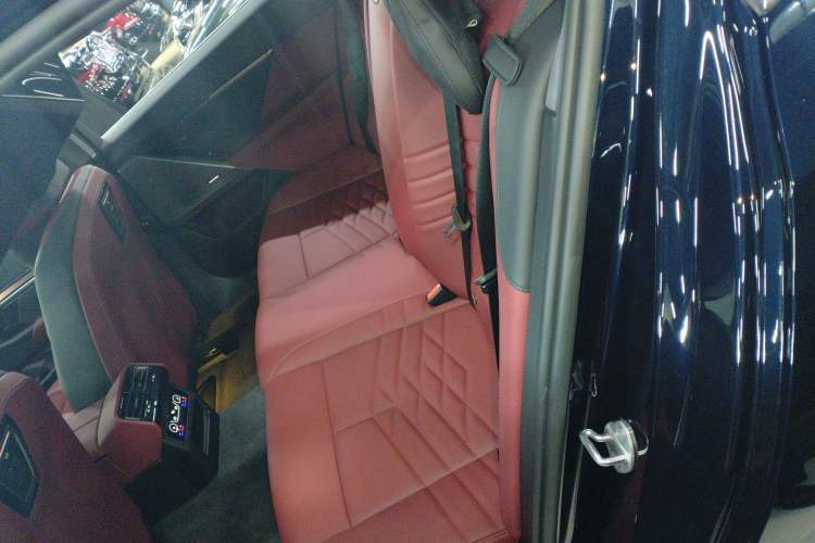 Used BMW i5 2025 eDrive 40L M Sport Package Left Rear Seat