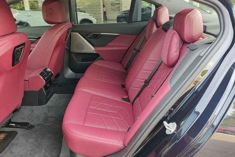 Used BMW i5 2025 eDrive 35L M Sport Package Left Rear Seat