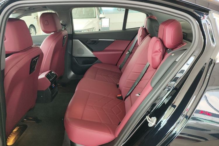 Used BMW i5 2025 eDrive 35L M Sport Package Left Rear Seat