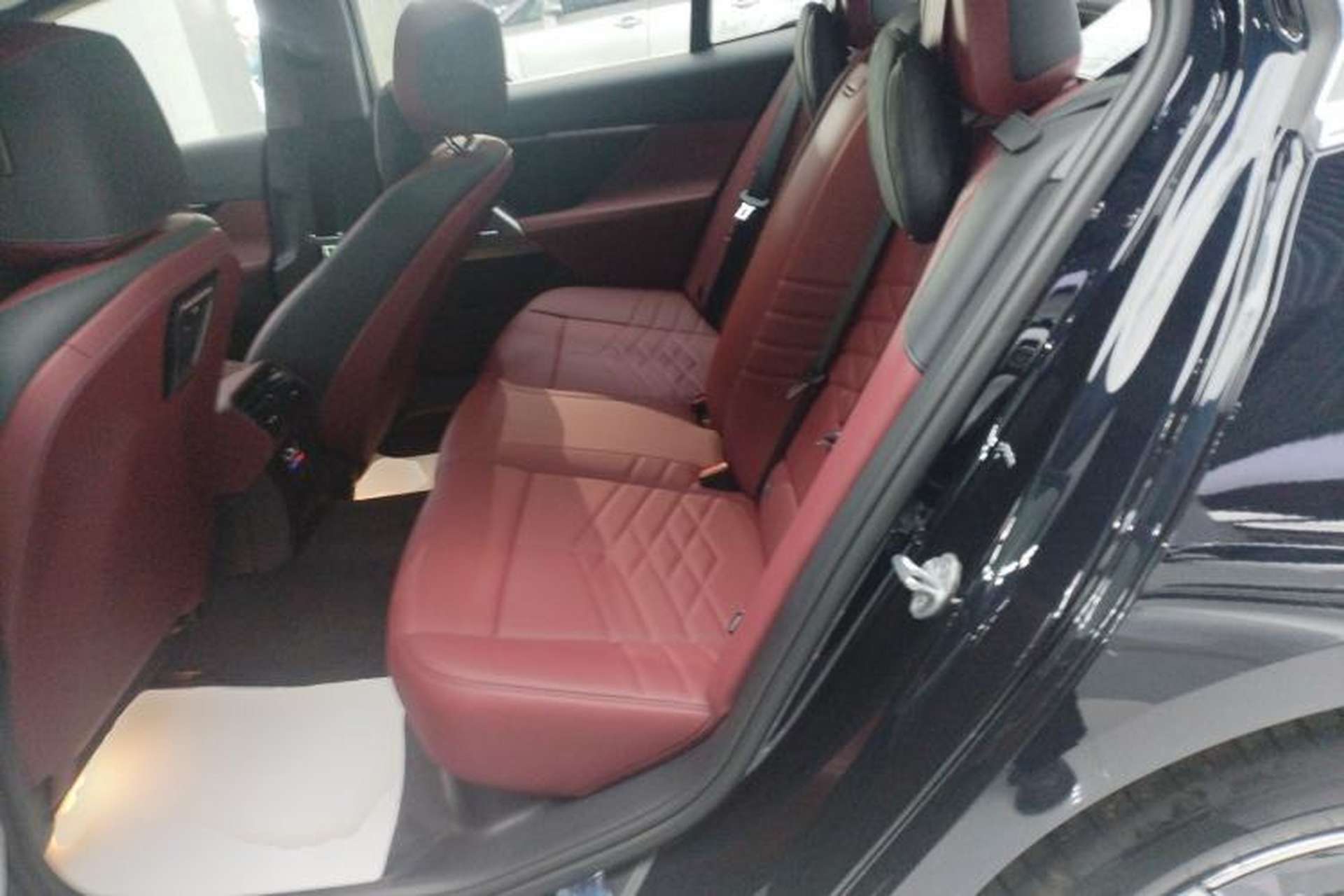 Used BMW i5 2025 eDrive 40L M Sport Package Left Rear Seat