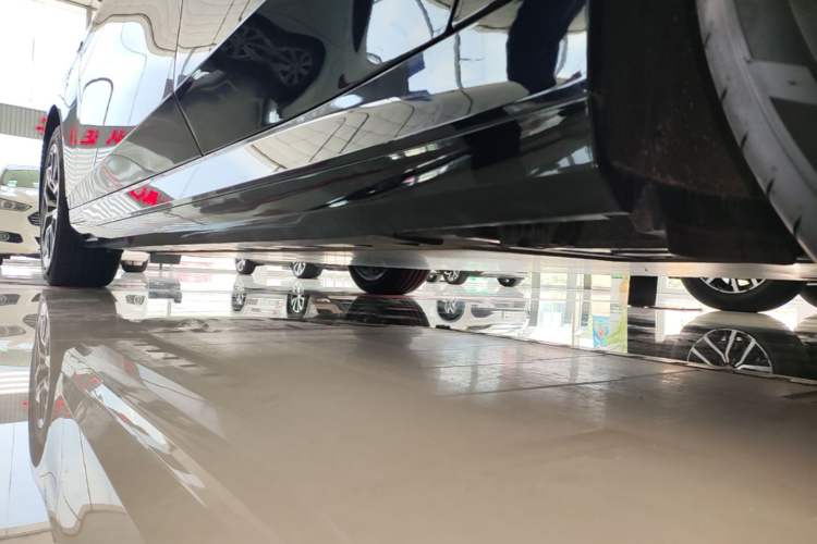 Used BMW i5 2025 eDrive 35L M Sport Package Left Side Sill