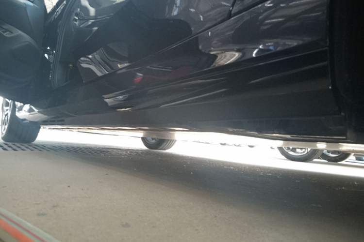 Used BMW i5 2025 eDrive 40L M Sport Package Left Side Sill