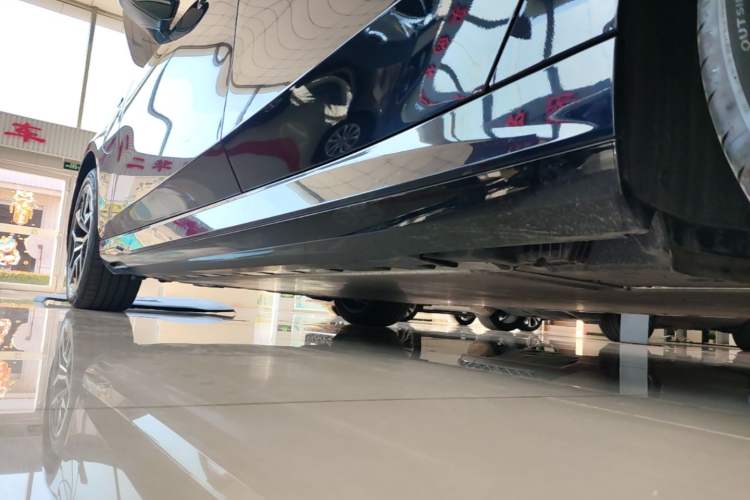 Used BMW i5 2025 eDrive 35L M Sport Package Left Side Sill