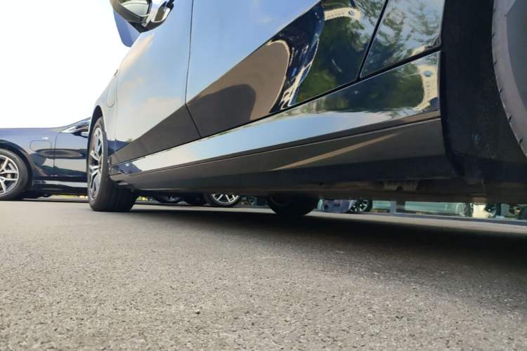 Used BMW i5 2025 eDrive 35L M Sport Package Left Side Sill