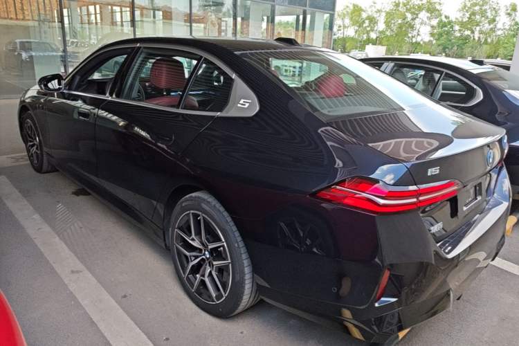 Used BMW i5 2025 eDrive 35L M Sport Package Rear Left 45 Deg
