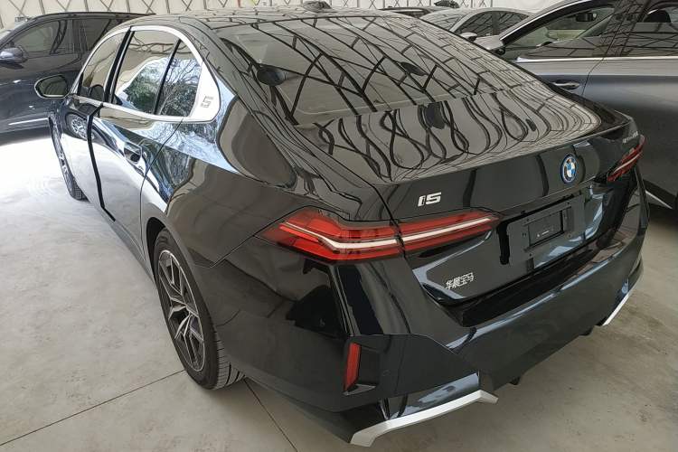 Used BMW i5 2025 eDrive 40L M Sport Package Rear Left 45 Deg