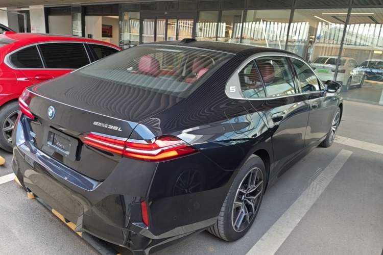 Used BMW i5 2025 eDrive 35L M Sport Package Rear Right 45 Deg