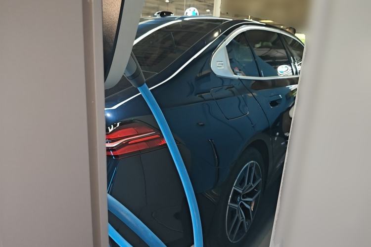 Used BMW i5 2025 eDrive 40L M Sport Package Rear Right 45 Deg