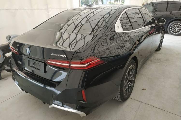 Used BMW i5 2025 eDrive 40L M Sport Package Rear Right 45 Deg