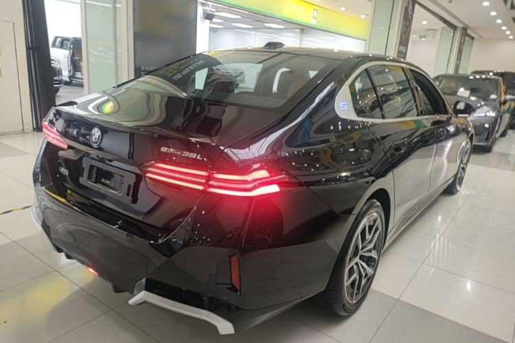 Used BMW i5 2025 eDrive 35L M Sport Package Rear Right 45 Deg