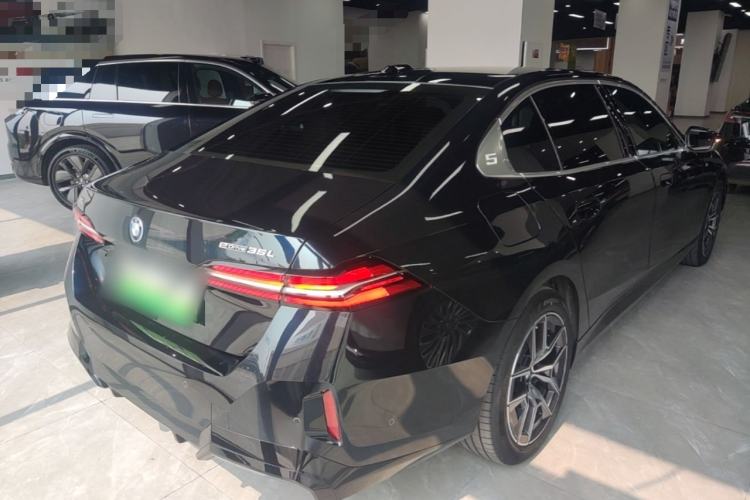 Used BMW i5 2025 eDrive 35L M Sport Package Rear Right 45 Deg