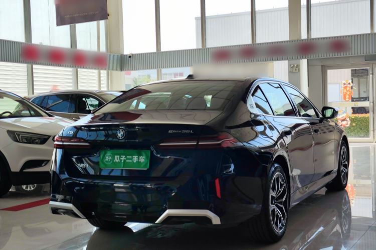 Used BMW i5 2025 eDrive 35L M Sport Package Rear Right 45 Deg