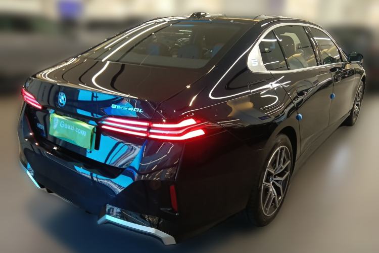 Used BMW i5 2025 eDrive 40L M Sport Package Rear Right 45 Deg