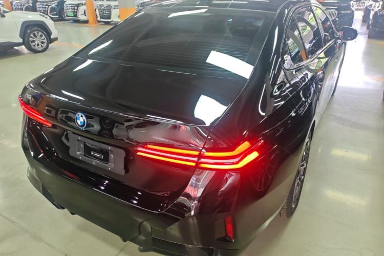 Used BMW i5 2025 eDrive 40L M Sport Package Rear Right 45 Deg
