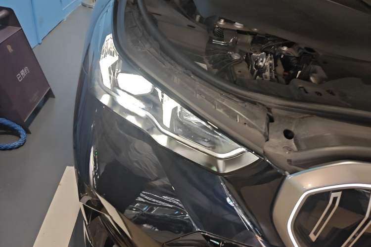 Used BMW i5 2025 eDrive 40L M Sport Package Right Front Headlight