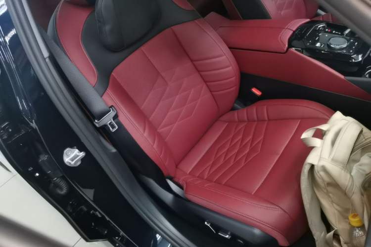Used BMW i5 2025 eDrive 40L M Sport Package Right Front Seat