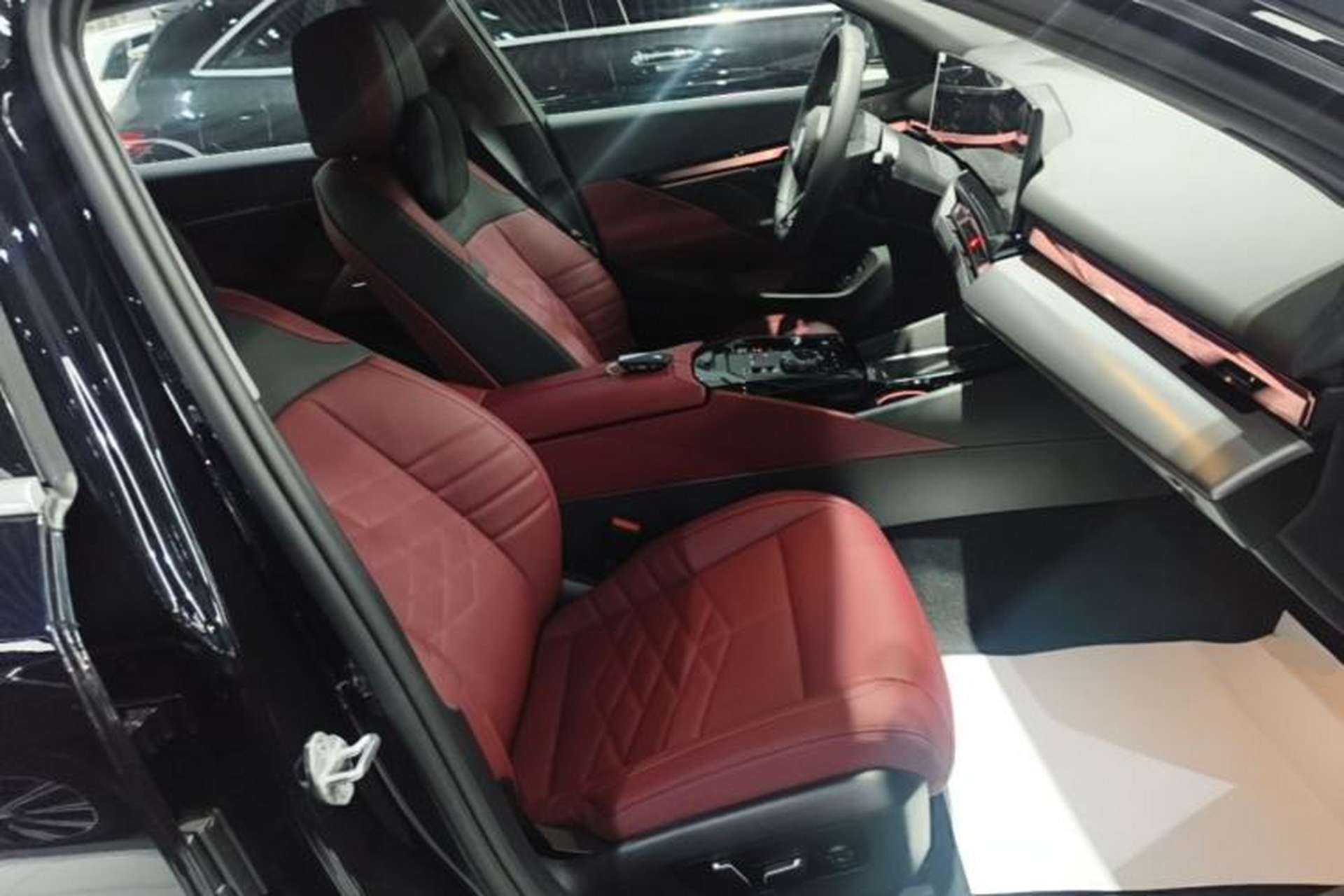 Used BMW i5 2025 eDrive 40L M Sport Package Right Front Seat