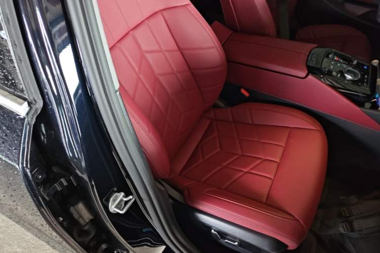 Used BMW i5 2025 eDrive 35L M Sport Package Right Front Seat