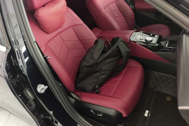 Used BMW i5 2025 eDrive 35L M Sport Package Right Front Seat