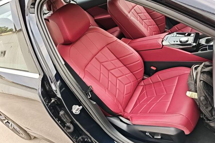 Used BMW i5 2025 eDrive 35L M Sport Package Right Front Seat