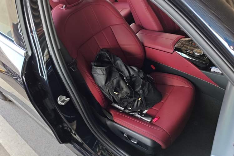 Used BMW i5 2025 eDrive 35L M Sport Package Right Front Seat