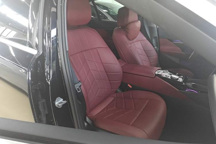 Used BMW i5 2025 eDrive 35L M Sport Package Right Front Seat