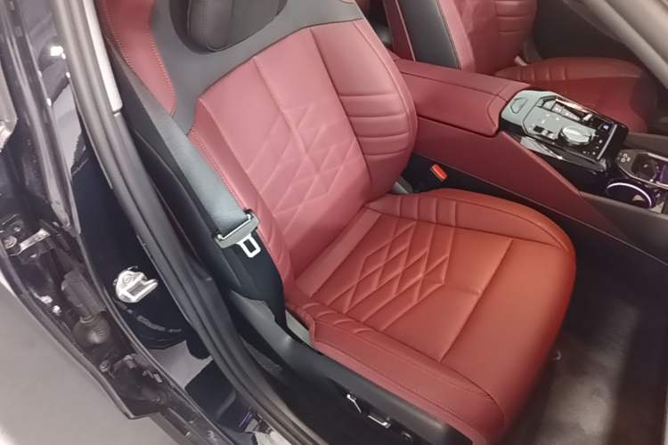Used BMW i5 2025 eDrive 40L M Sport Package Right Front Seat